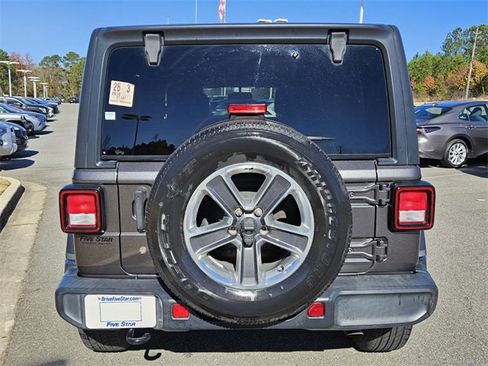 Used 2019 Jeep Wrangler Unlimited Sahara image 10