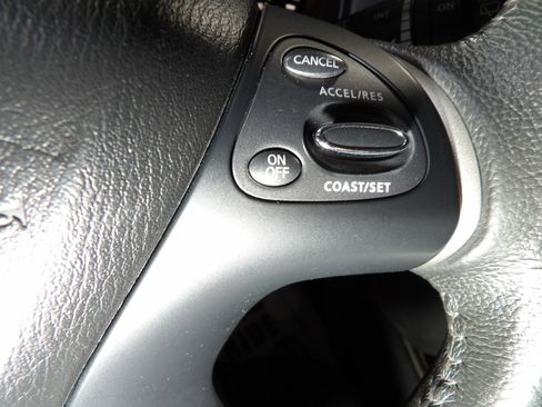 Used 2017 Nissan Pathfinder SV w/ SV Cold Weather Package AWD/4WD image 19