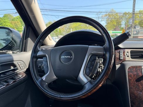 Used 2014 GMC Sierra 2500 Denali w/ Suspension Package, Off-Road AWD/4WD image 20