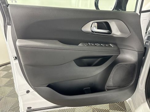 New 2026 Chrysler Voyager LX image 10