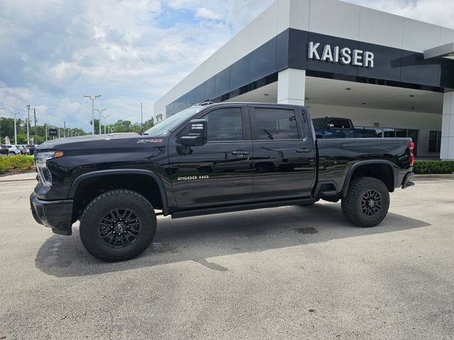 Used 2024 Chevrolet Silverado 2500 ZR2 w/ Technology Package AWD/4WD image 2