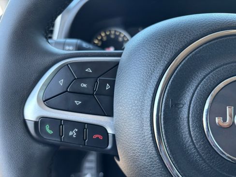 Used 2019 Jeep Renegade Latitude w/ Popular Equipment Group image 31