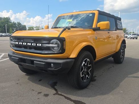 Used 2021 Ford Bronco Outer Banks AWD/4WD image 2