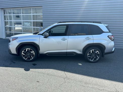 Used 2025 Subaru Forester Limited image 2