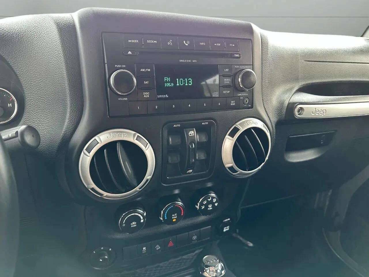 Used 2015 Jeep Wrangler Unlimited Rubicon w/ Dual Top Group AWD/4WD image 14