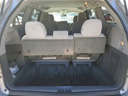 Used 2015 Toyota Sienna LE image 9