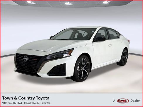 Used 2023 Nissan Altima 2.5 SR FWD image 1