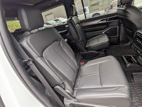 New 2026 Jeep Grand Wagoneer 4WD w/ Premium Group I image 28