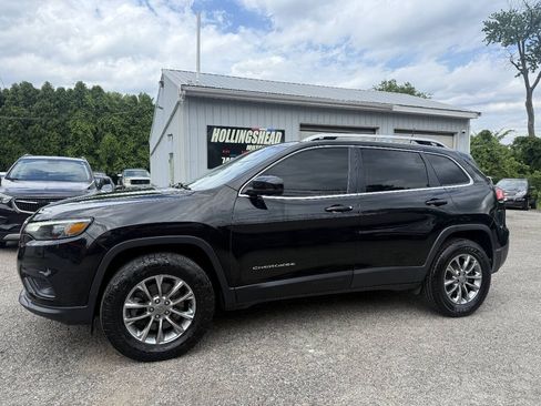 Used 2019 Jeep Cherokee Latitude Plus w/ Cold Weather Group AWD/4WD image 1