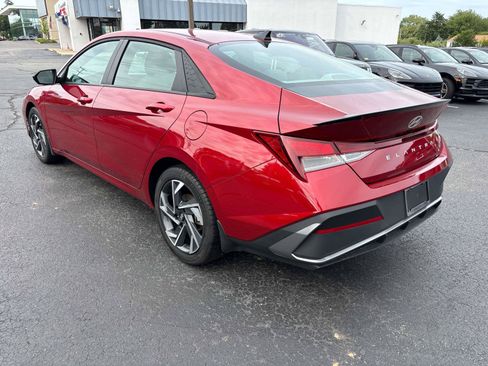 Certified 2025 Hyundai Elantra Sport w/ Cargo Package FWD image 3