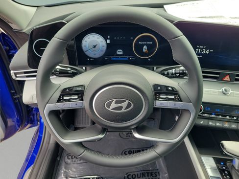 Certified 2025 Hyundai Elantra Limited FWD image 23