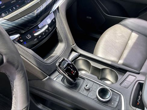 Used 2024 Cadillac XT6 Premium Luxury w/ LPO, Floor Liner Package FWD image 17