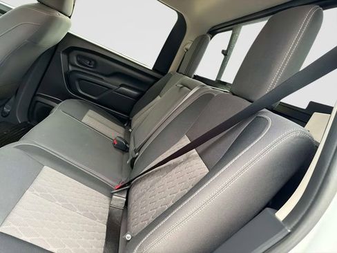 Used 2022 Nissan Titan S w/ HD Front GAWR Package AWD/4WD image 15