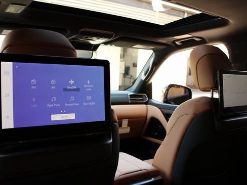 Used 2026 Lexus LX 700h Luxury image 25