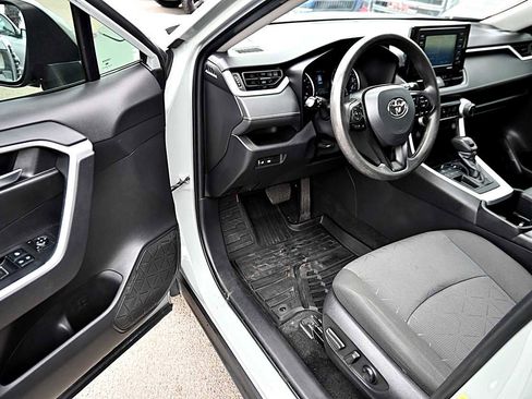 Used 2022 Toyota RAV4 XLE FWD image 20