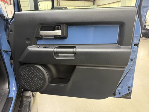 Used 2012 Toyota FJ Cruiser 4WD w/ Upgrade Pkg image 16