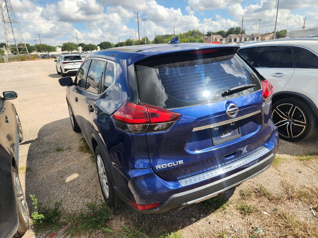Used 2017 Nissan Rogue S FWD image 3