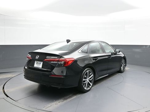 Used 2023 Honda Civic Touring image 6