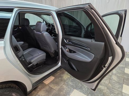 Used 2019 Buick Enclave Essence AWD/4WD image 12