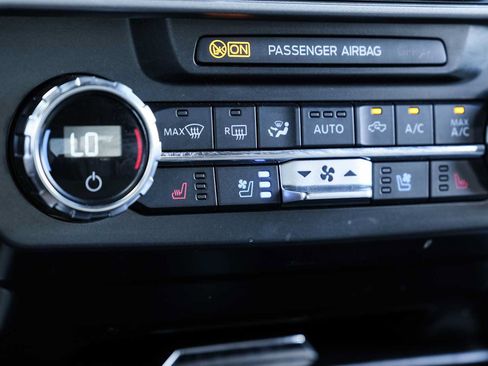Used 2022 Ford F250 Lariat w/ Lariat Value Package AWD/4WD image 46