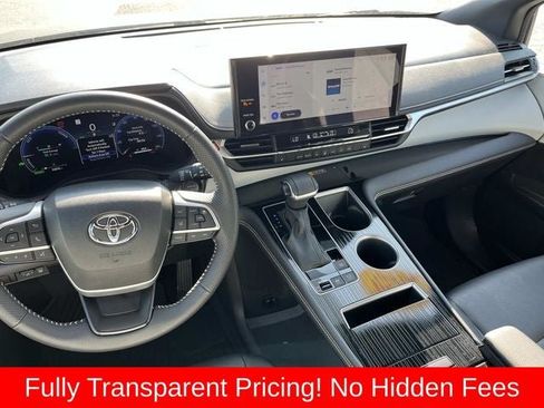 Used 2025 Toyota Sienna XSE AWD/4WD image 13