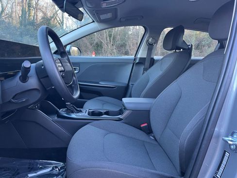 Used 2025 Kia K4 LXS image 25