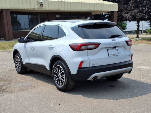 Used 2025 Ford Escape SE FWD image 3