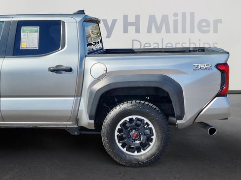 Used 2024 Toyota Tacoma TRD Off-Road image 4