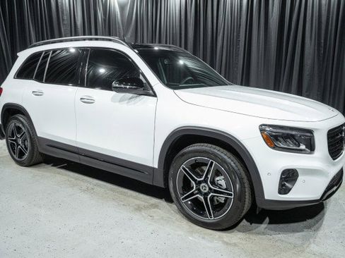 Used 2026 Mercedes-Benz GLB 250 image 3
