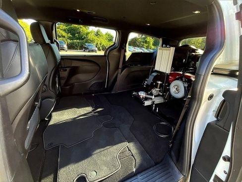 Used 2020 Chrysler Pacifica Touring-L w/ S Appearance Package image 20