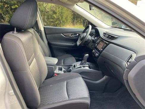 Used 2019 Nissan Rogue SV w/ Premium Package image 36