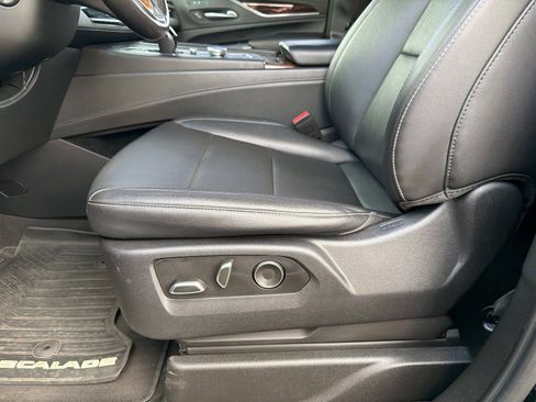 Used 2021 Cadillac Escalade ESV Luxury image 41