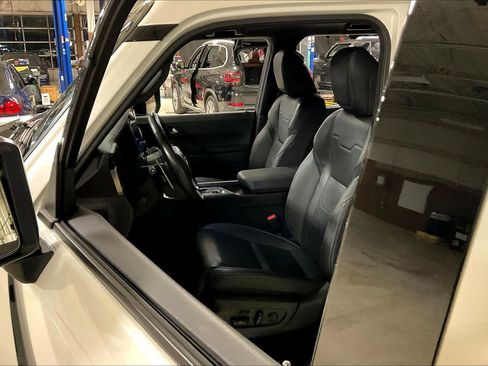 Used 2024 Lexus GX 550 image 7