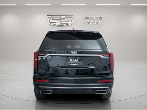 Used 2023 Cadillac XT6 Premium Luxury w/ Technology Package FWD image 6