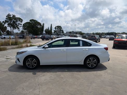 Certified 2024 Kia Forte LXS FWD image 5