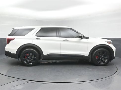 Certified 2022 Ford Explorer ST w/ ST Street Pack image 8