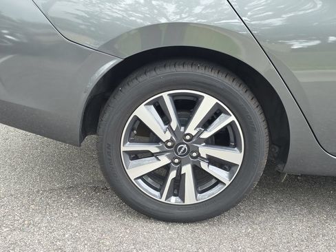 Used 2023 Nissan Versa SV FWD image 5