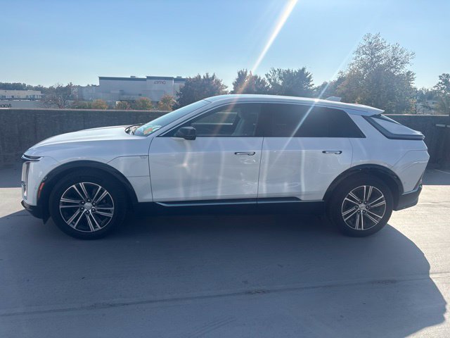Used 2024 Cadillac Lyriq Luxury RWD image 2