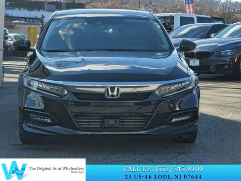 Used 2018 Honda Accord Touring image 2