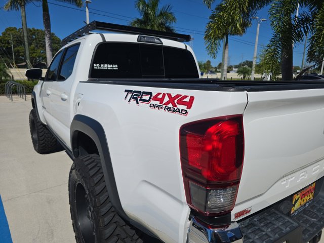Used 2018 Toyota Tacoma TRD Off-Road w/ TRD Premium Off Road Package AWD/4WD image 4