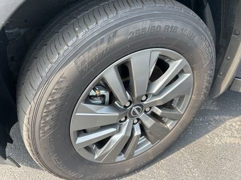 Used 2024 Nissan Pathfinder SV image 11