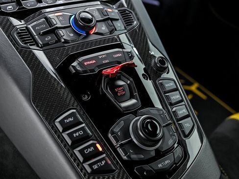 Used 2021 Lamborghini Aventador SVJ AWD/4WD image 35