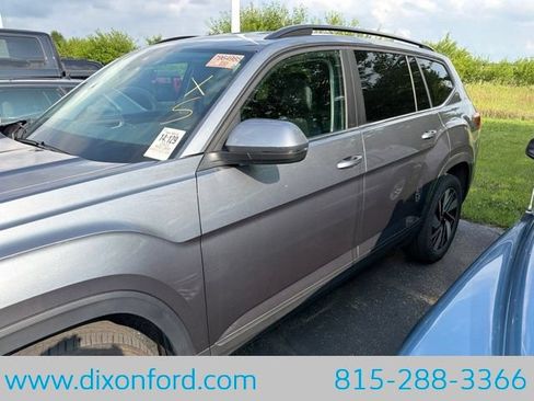 Used 2025 Volkswagen Atlas SE AWD/4WD image 2