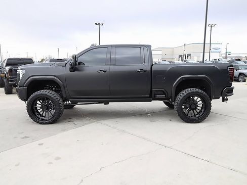 Used 2026 GMC Sierra 3500 Denali Ultimate image 3