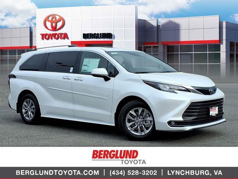 New 2026 Toyota Sienna XLE AWD/4WD image 1