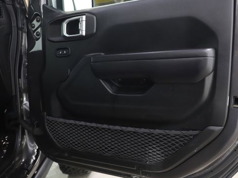 Used 2021 Jeep Wrangler Unlimited Rubicon w/ Safety Group AWD/4WD image 11