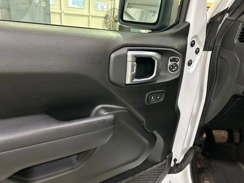 Used 2024 Jeep Wrangler Unlimited image 25