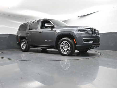 Used 2024 Jeep Wagoneer 2WD image 29