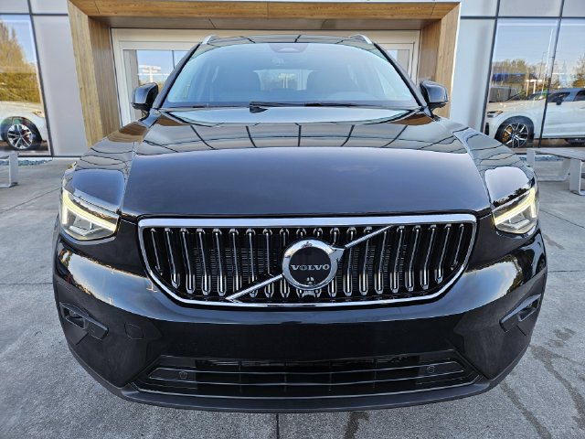 Certified 2024 Volvo XC40 B5 Plus w/ Protection Package Premier AWD/4WD image 2