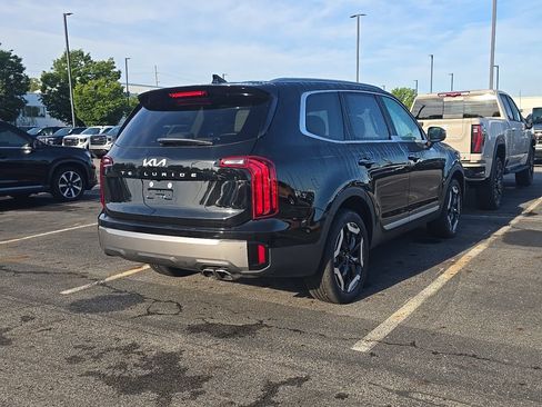 Used 2025 Kia Telluride S FWD image 3